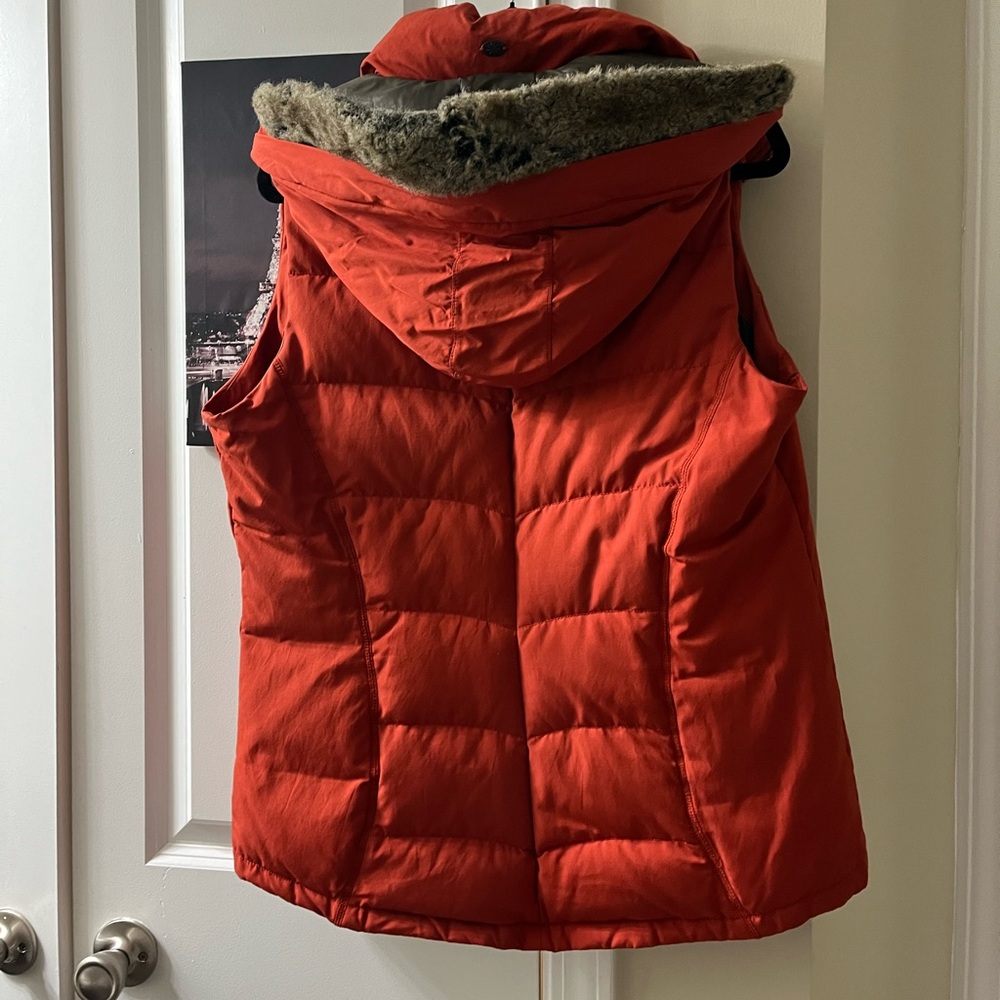Athleta women’s puffer hooded vest.